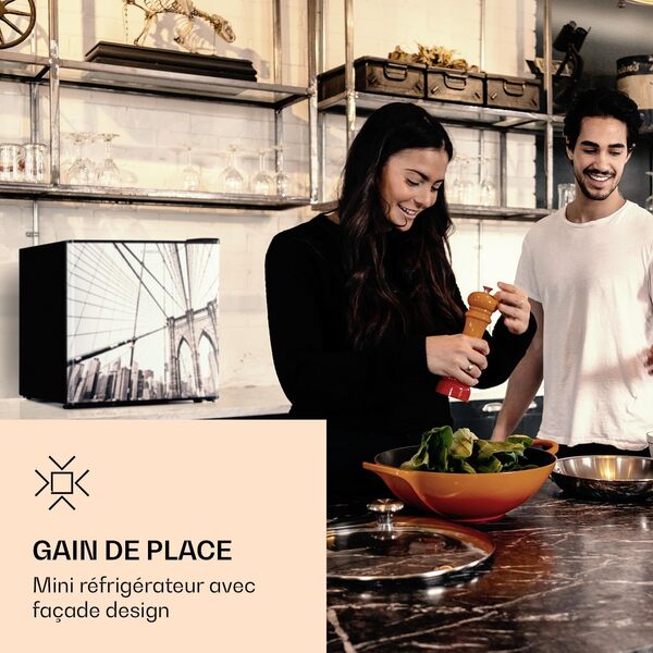 KLARSTEIN CoolArt - Combiné réfrigérateur-congélateur, réfrigérateur avec 2 niveaux de refroidissement, façade design, thermostat avec 5 niveaux, 0 à 10 ° C, capacité 45 litres - design grande ville [Classe énergétique E]