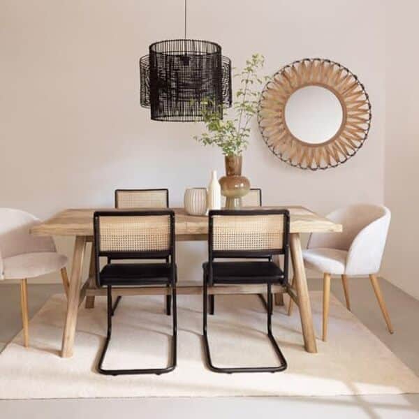 Découvrez notre test approfondi de la table extensible Atmosphera Aeris en bois d'acacia : design élégant, fonctionnalité et robustesse au rendez-vous pour meubler votre intérieur avec style.