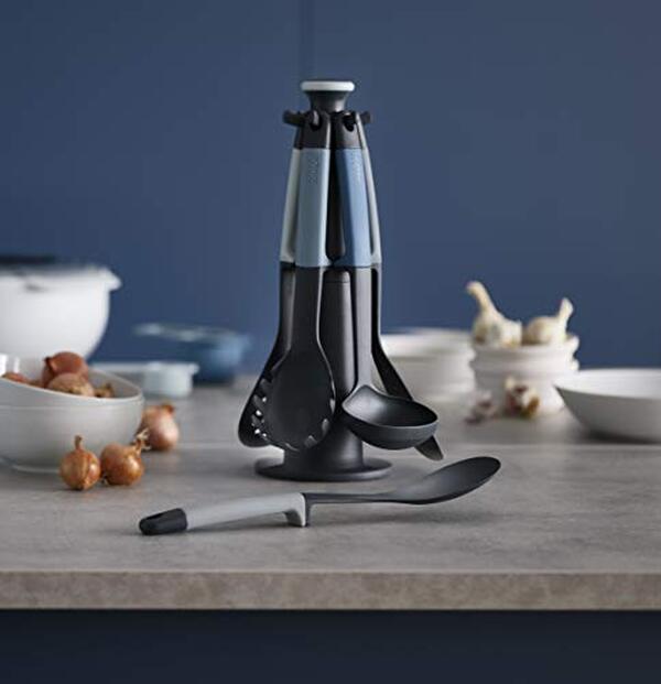 Découvrez les ustensiles Joseph Joseph Elevate, conçus pour résister à la chaleur et faciliter la cuisine avec style et efficacité.