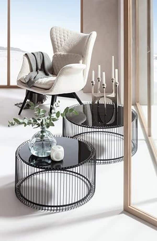 Découvrez notre test des tables basses Wire de Kare Design : une fusion d'acier et verre pour un salon moderne et élégant.
