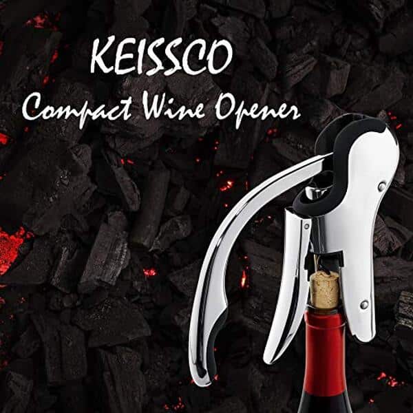 Découvrez notre test détaillé du tire-bouchon compact Keissco à levier vertical en inox : qualité, performance et praticité pour les amateurs de vin. 