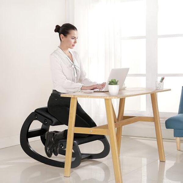 Test détaillé du siège assis à genoux Predawn : découvrez comment améliorer votre posture et soulager vos douleurs lombaires avec ce mobilier innovant.