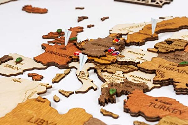 Découvrez notre avis complet sur la carte du monde en bois 68travel avec effet 3D multicolore : design, qualité et prix pour sublimer votre décoration murale.
