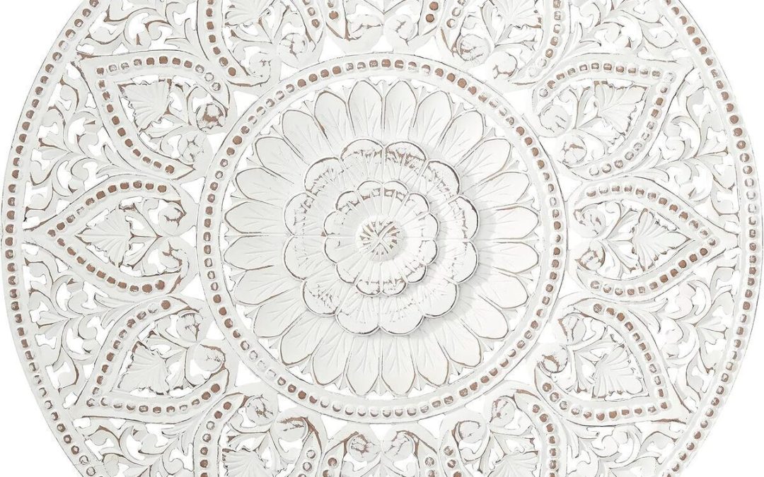 Avis sur la décoration murale florale Deco 79 sculptée en bois blanc