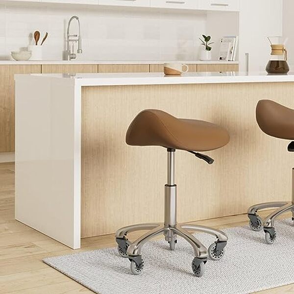 Découvrez notre test complet du tabouret à selle FRNIAMC Camel : design ergonomique, confort optimal et productivité accrue pour les professionnels en quête de bien-être au travail.