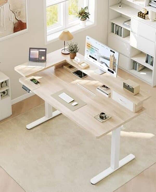 Découvrez notre test du bureau électrique OffiGo : ergonomie, ajustabilité et support écran intégré pour un espace de travail productif et confortable.
