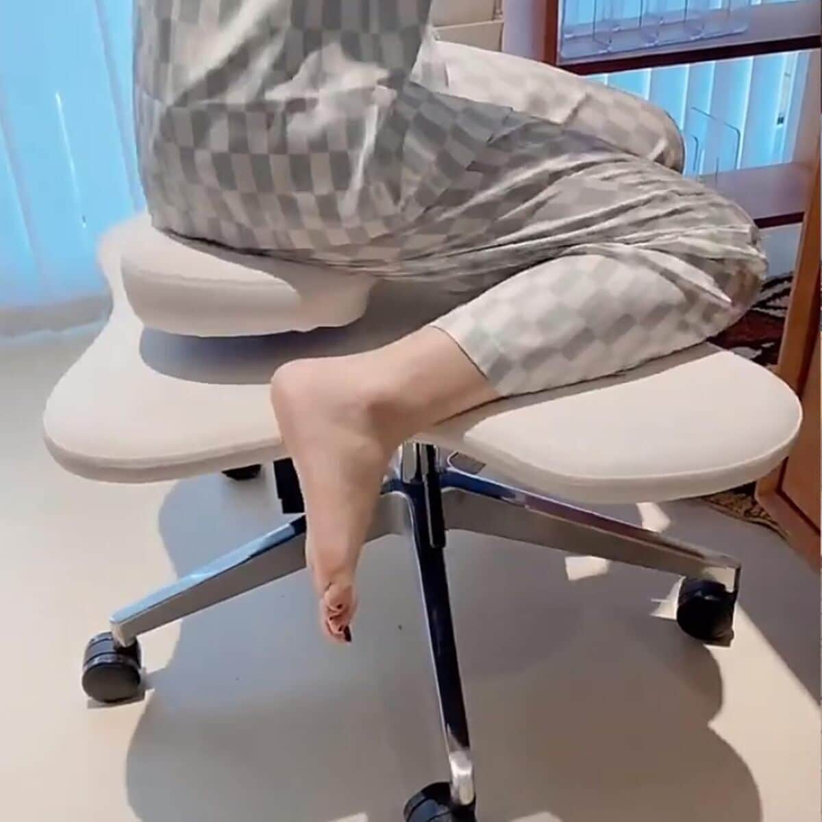 Test de la chaise soul seat jlxjys : l'assise à genoux compacte et réglable pour le bureau